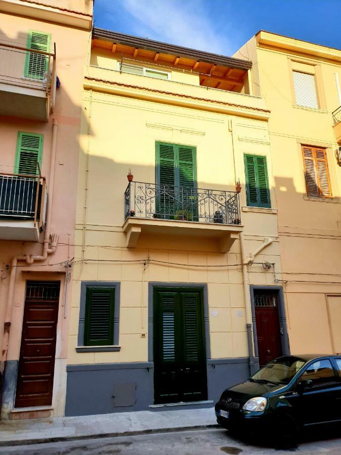 Rifinito Bilocale In Centro, Casa Verdi, 2° Piano Apartment บาเกเรีย ภายนอก รูปภาพ